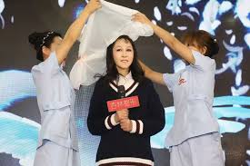 Xiao Feng apres la chirurgie plastique