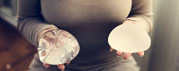 remplacer implant mammaire